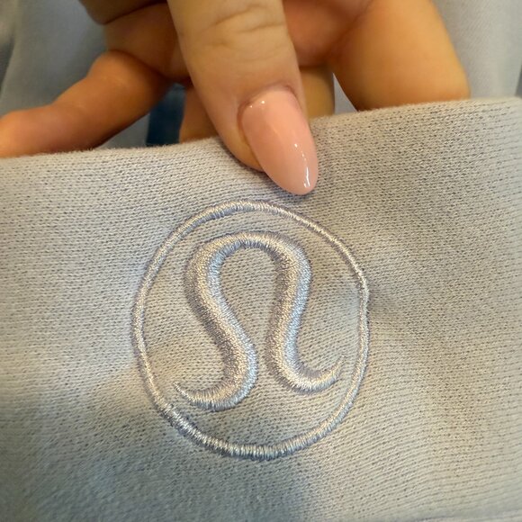 Lululemon Scuba Hoodie Cropped in Faint Lavender - Picture 6 of 7
